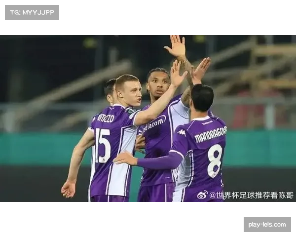 克雷莫纳主场球迷为球队保级奋力呐喊助威